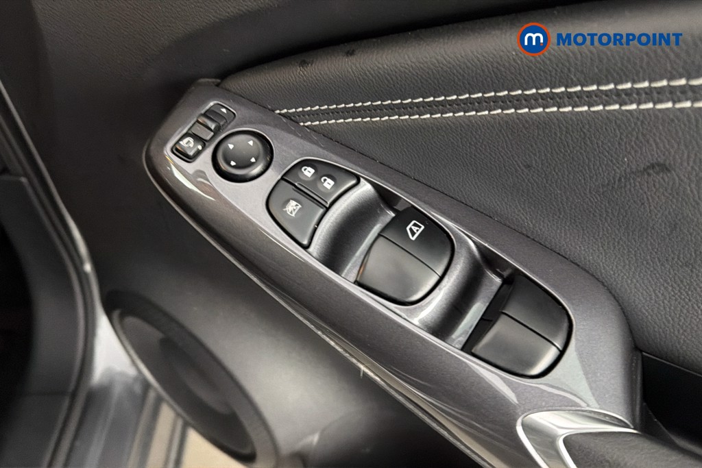 Nissan Juke N-Connecta Manual Petrol SUV - Stock Number (1658426) - 20th supplementary image