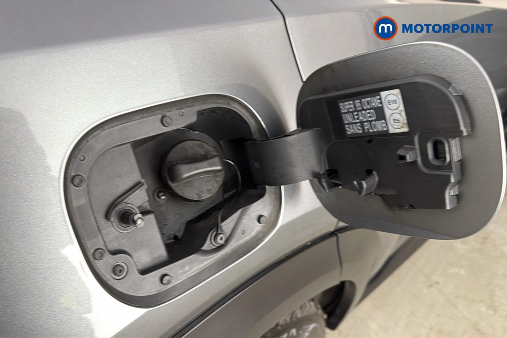 Nissan Juke N-Connecta Manual Petrol SUV - Stock Number (1658426) - 41st supplementary image