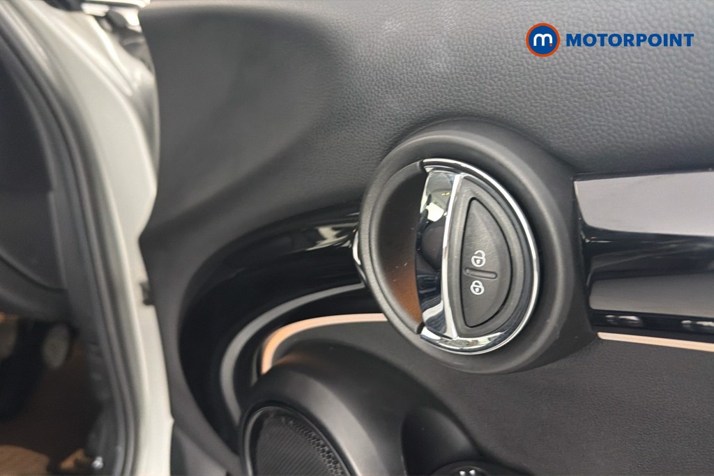 Mini Hatchback Cooper Classic Manual Petrol Hatchback - Stock Number (1659592) - 42nd supplementary image
