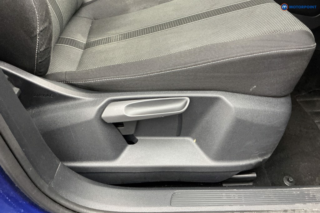 Volkswagen T-Roc Life Manual Petrol SUV - Stock Number (1651397) - 18th supplementary image