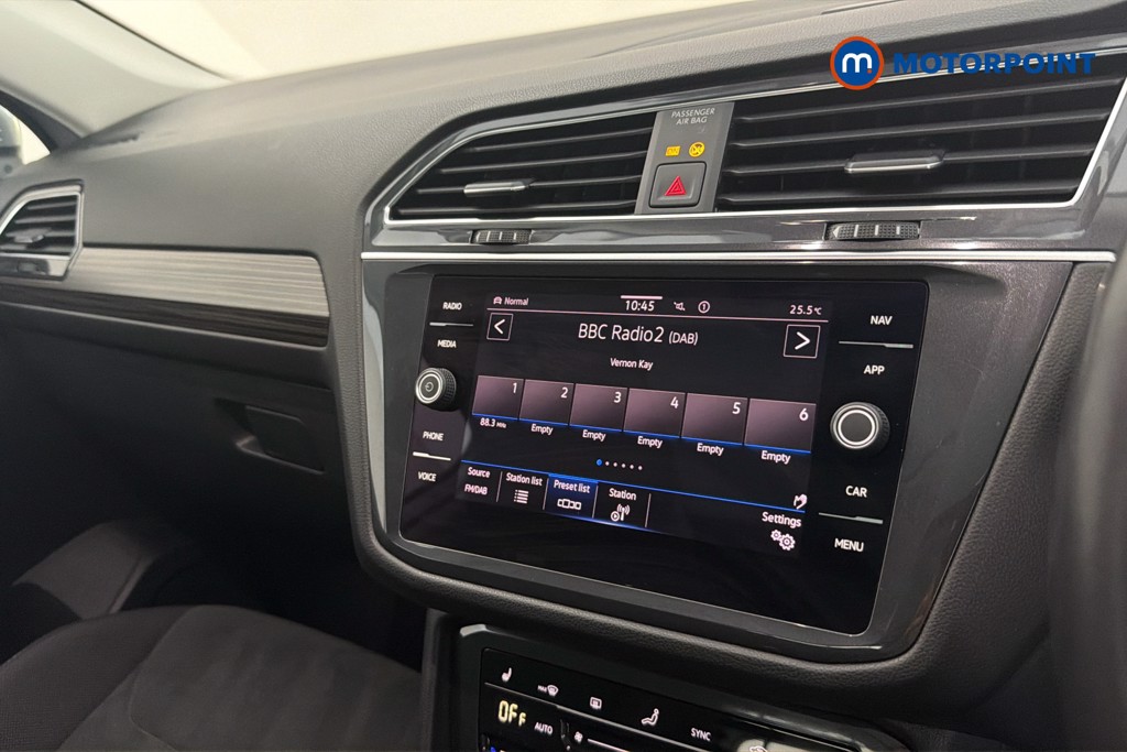 Volkswagen Tiguan Allspace R-Line Automatic Petrol SUV - Stock Number (1659126) - 9th supplementary image