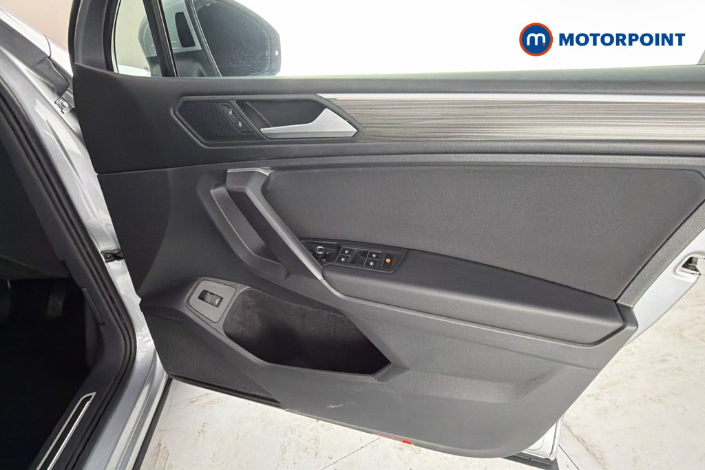 Volkswagen Tiguan Allspace R-Line Automatic Petrol SUV - Stock Number (1659126) - 19th supplementary image