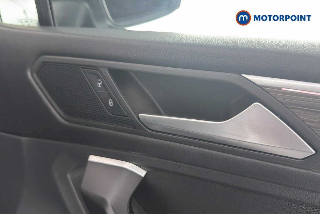 Volkswagen Tiguan Allspace R-Line Automatic Petrol SUV - Stock Number (1659126) - 42nd supplementary image