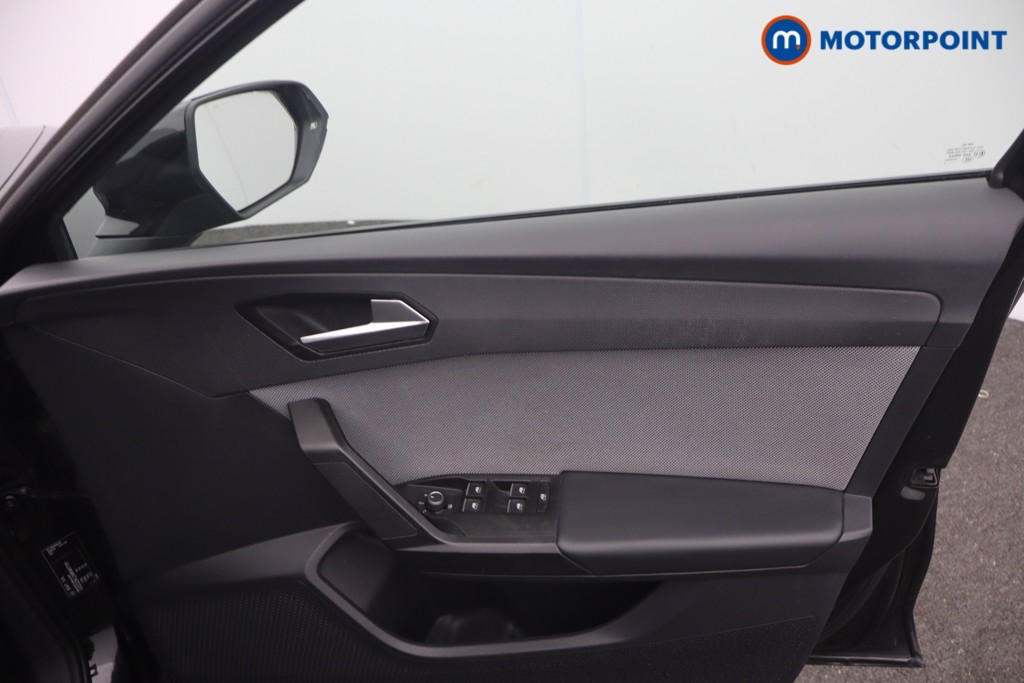 Seat Leon Se Dynamic Manual Petrol Hatchback - Stock Number (1645240) - 9th supplementary image