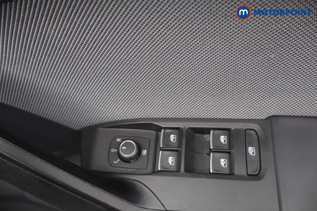 Seat Leon Se Dynamic Manual Petrol Hatchback - Stock Number (1645240) - 10th supplementary image