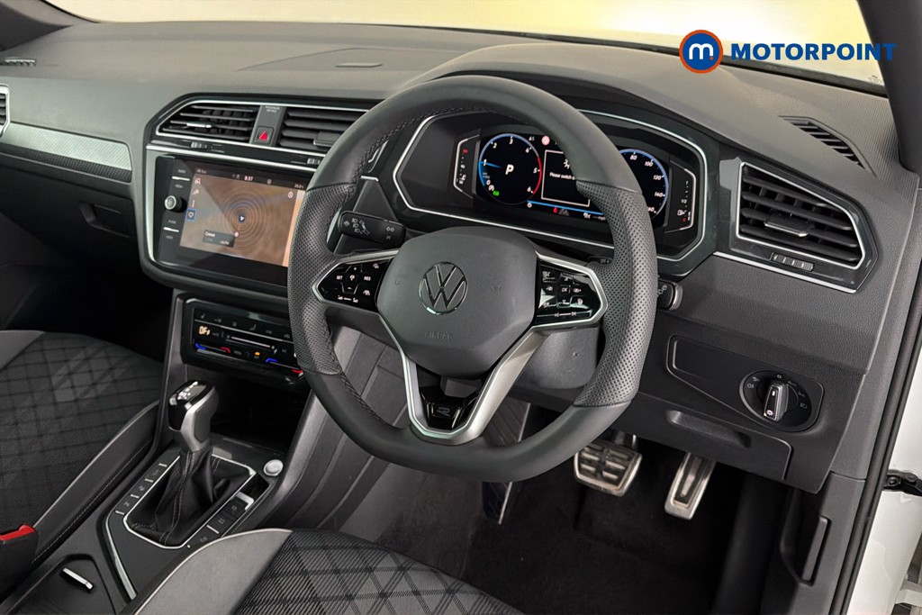Volkswagen Tiguan R-Line Automatic Diesel SUV - Stock Number (1651279) - 1st supplementary image