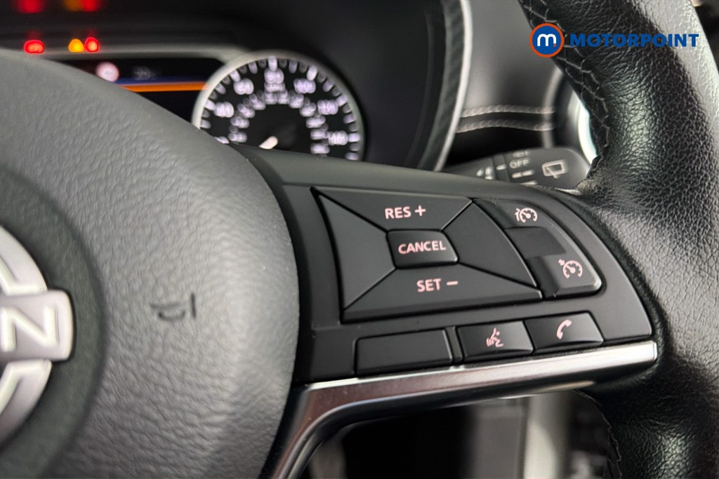 Nissan Juke N-Connecta Manual Petrol SUV - Stock Number (1652360) - 4th supplementary image
