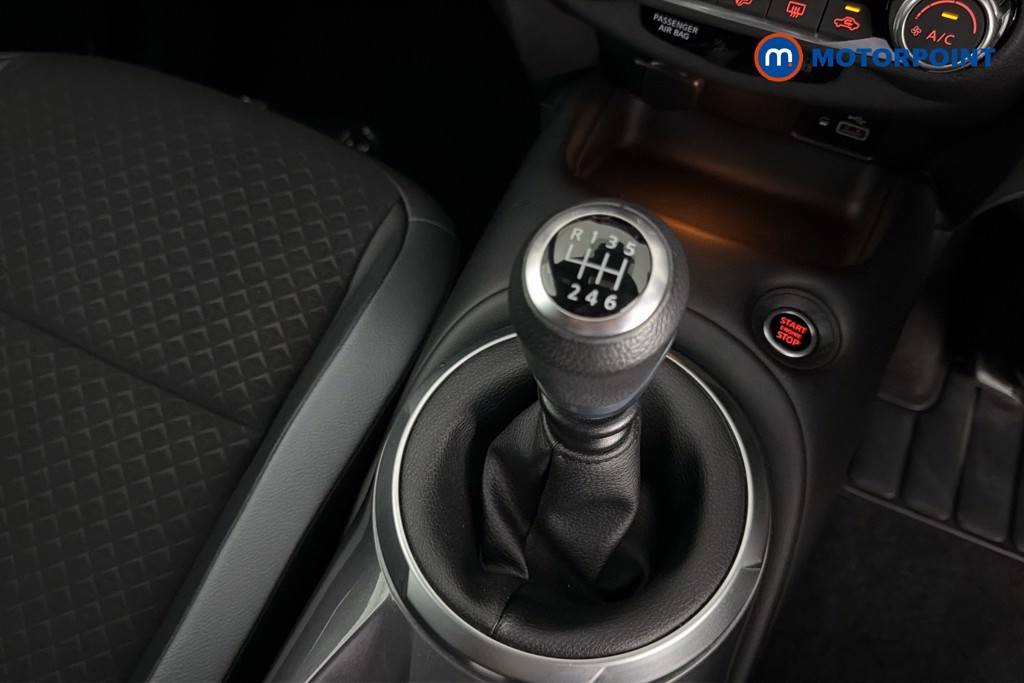 Nissan Juke N-Connecta Manual Petrol SUV - Stock Number (1652360) - 15th supplementary image