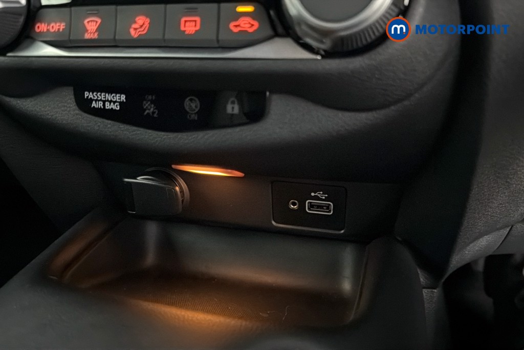 Nissan Juke N-Connecta Manual Petrol SUV - Stock Number (1652360) - 17th supplementary image