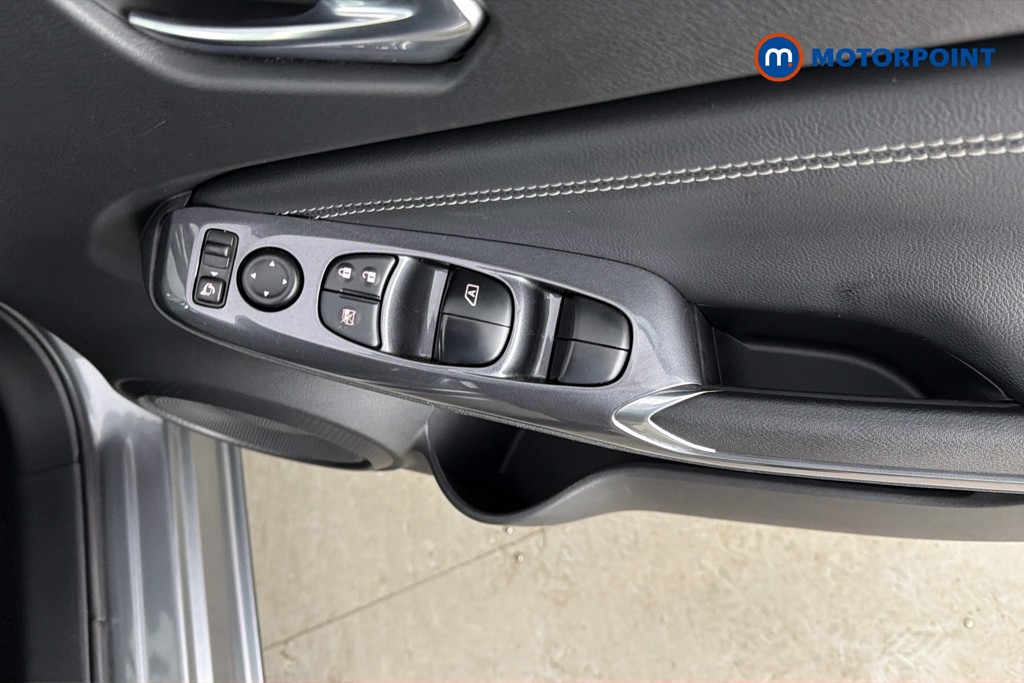 Nissan Juke N-Connecta Manual Petrol SUV - Stock Number (1652360) - 20th supplementary image