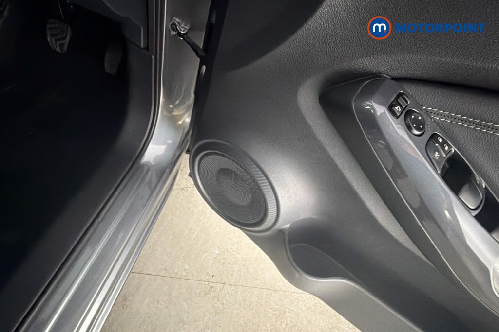Nissan Juke N-Connecta Manual Petrol SUV - Stock Number (1652360) - 21st supplementary image