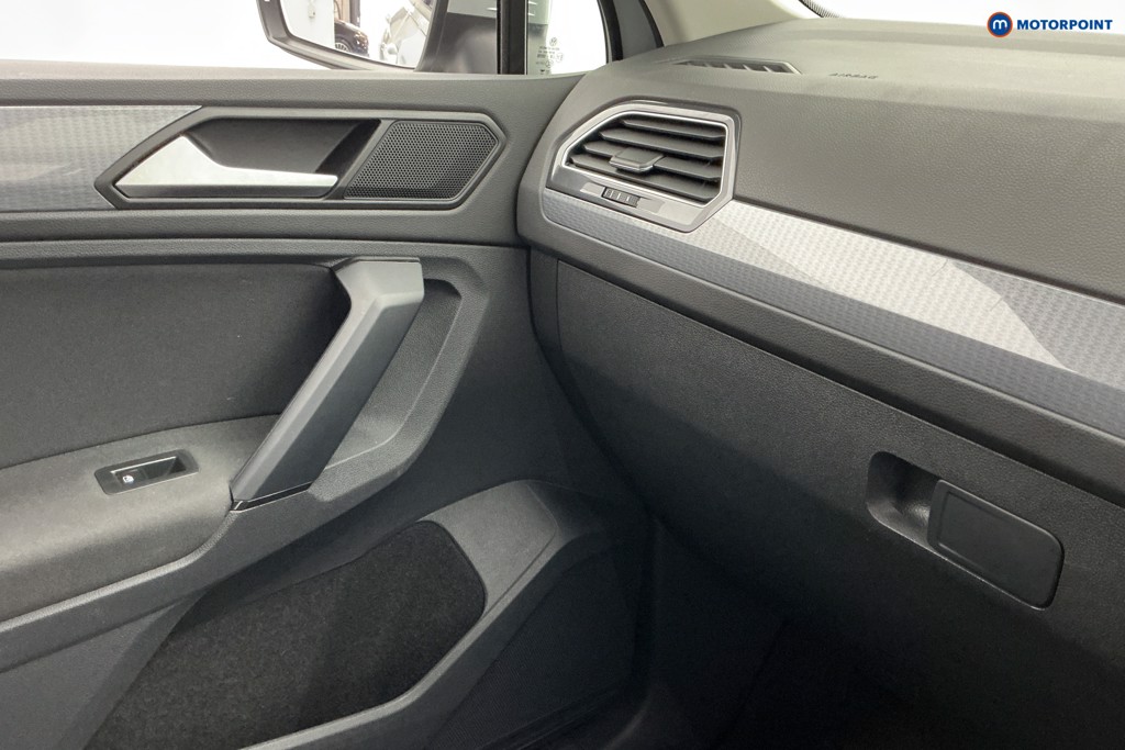 Volkswagen Tiguan Life Automatic Petrol SUV - Stock Number (1655239) - 11th supplementary image