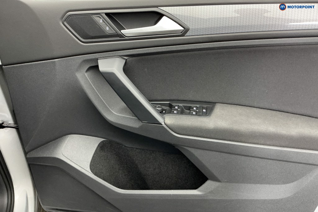 Volkswagen Tiguan Life Automatic Petrol SUV - Stock Number (1655239) - 15th supplementary image