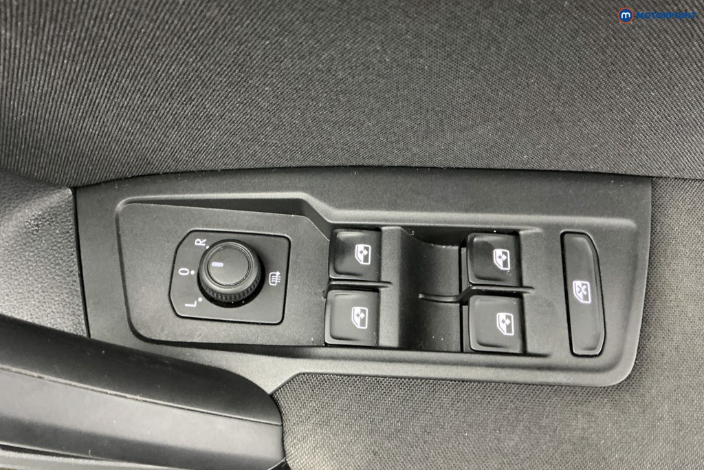 Volkswagen Tiguan Life Automatic Petrol SUV - Stock Number (1655239) - 16th supplementary image