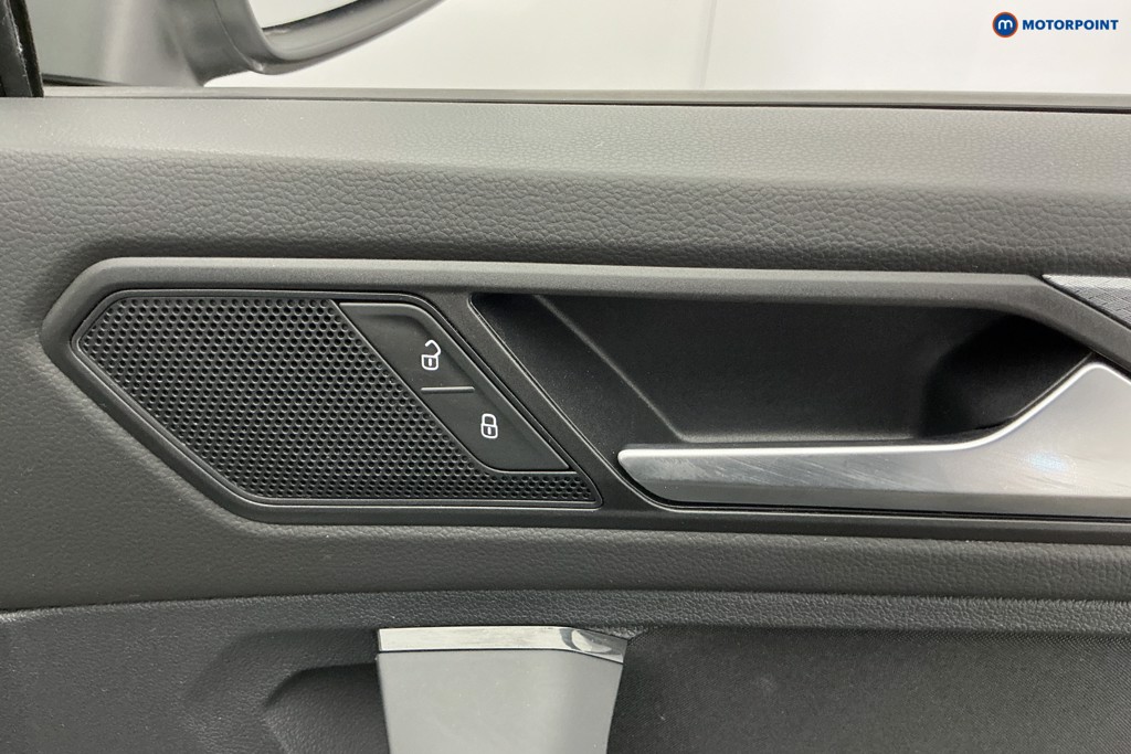Volkswagen Tiguan Life Automatic Petrol SUV - Stock Number (1655239) - 17th supplementary image