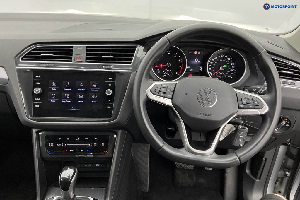 Volkswagen Tiguan Life Automatic Petrol SUV - Stock Number (1655239) - 1st supplementary image