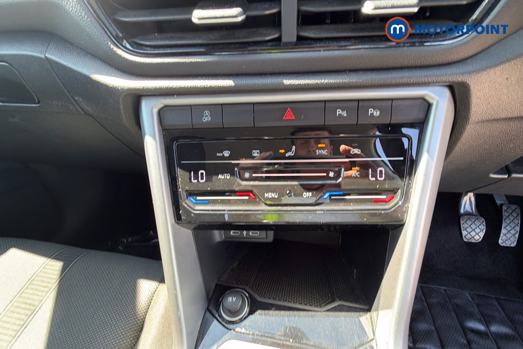Volkswagen T-Roc Life Manual Petrol SUV - Stock Number (1655548) - 21st supplementary image