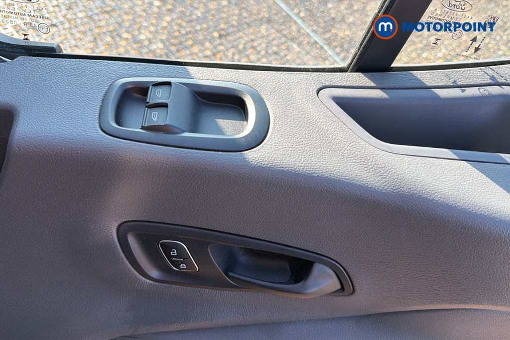 Ford Transit Limited Automatic Diesel Medium Roof Van - Stock Number (1655834) - 19th supplementary image