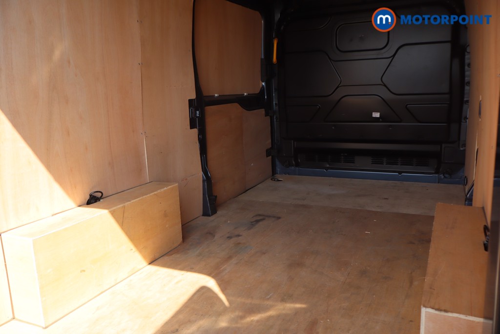Ford Transit Limited Automatic Diesel Medium Roof Van - Stock Number (1657923) - 17th supplementary image