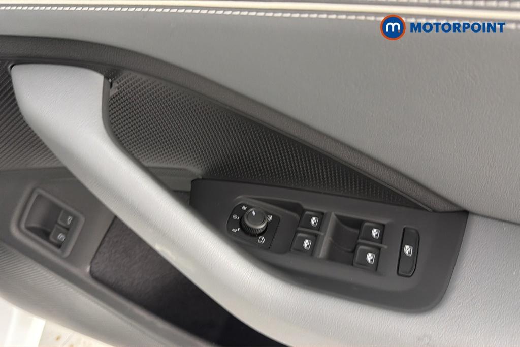 Volkswagen Passat Life Automatic Petrol Plug-In Hybrid Estate - Stock Number (1658412) - 19th supplementary image
