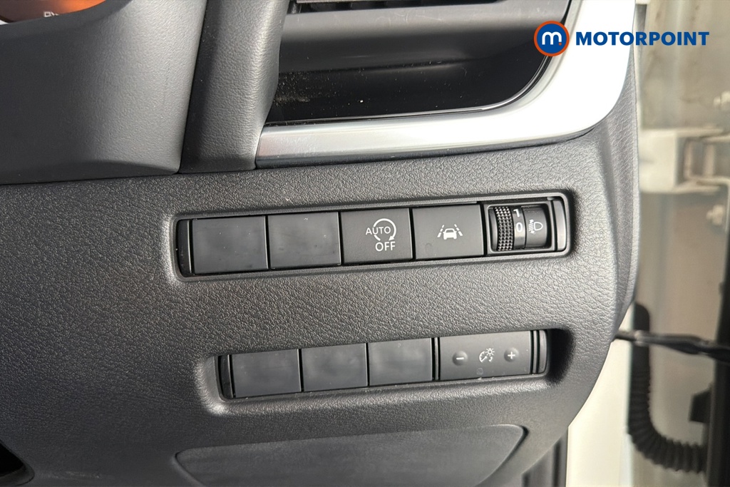 Nissan Qashqai N-Connecta Automatic Petrol SUV - Stock Number (1658672) - 11th supplementary image