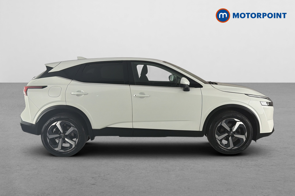 Nissan Qashqai N-Connecta Automatic Petrol SUV - Stock Number (1658672) - Passenger side
