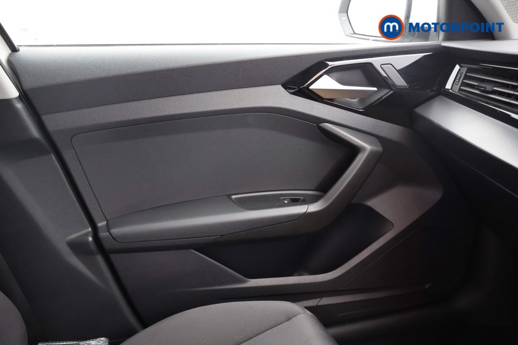 Audi A1 Technik Manual Petrol Hatchback - Stock Number (1659345) - 11th supplementary image