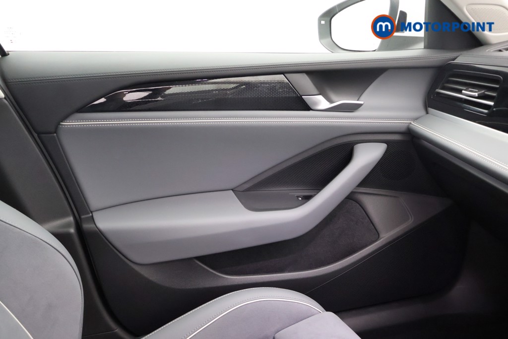 Volkswagen Passat Life Automatic Petrol Plug-In Hybrid Estate - Stock Number (1659613) - 10th supplementary image