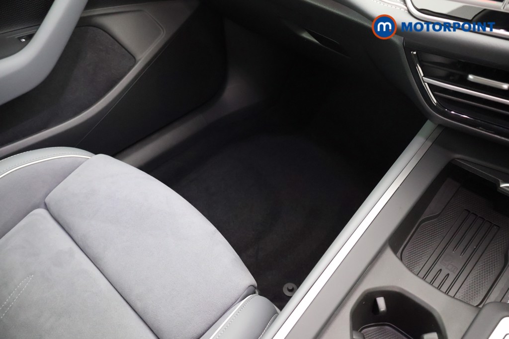 Volkswagen Passat Life Automatic Petrol Plug-In Hybrid Estate - Stock Number (1659613) - 11th supplementary image
