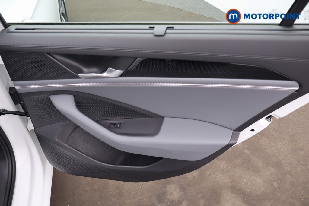 Volkswagen Passat Life Automatic Petrol Plug-In Hybrid Estate - Stock Number (1659613) - 16th supplementary image