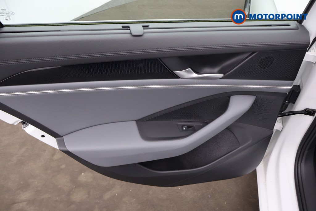Volkswagen Passat Life Automatic Petrol Plug-In Hybrid Estate - Stock Number (1659613) - 20th supplementary image