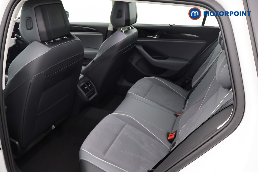 Volkswagen Passat Life Automatic Petrol Plug-In Hybrid Estate - Stock Number (1659613) - 21st supplementary image