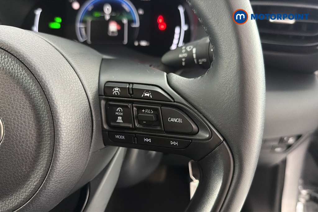 Toyota Yaris Design Automatic Petrol-Electric Hybrid Hatchback - Stock Number (1660011) - 3rd supplementary image