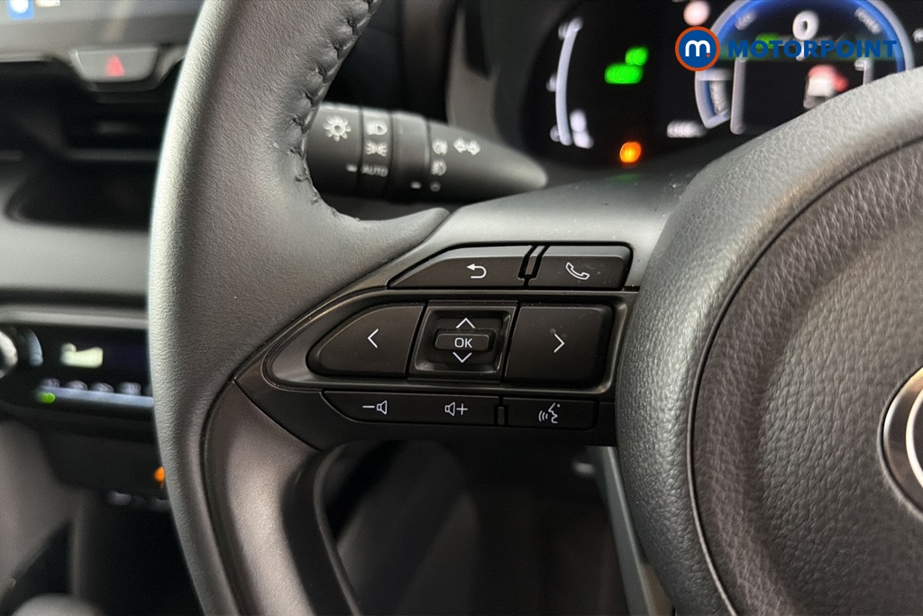 Toyota Yaris Design Automatic Petrol-Electric Hybrid Hatchback - Stock Number (1660011) - 4th supplementary image