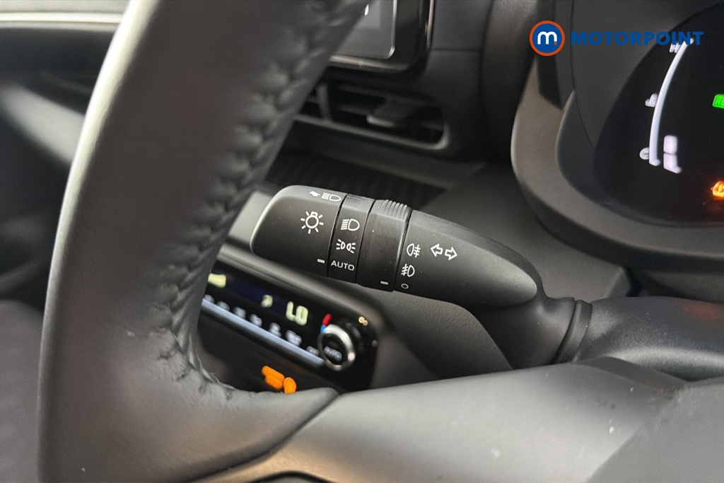 Toyota Yaris Design Automatic Petrol-Electric Hybrid Hatchback - Stock Number (1660011) - 5th supplementary image