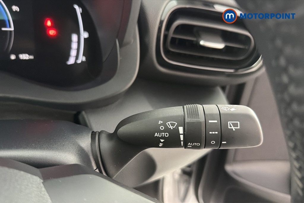 Toyota Yaris Design Automatic Petrol-Electric Hybrid Hatchback - Stock Number (1660011) - 6th supplementary image