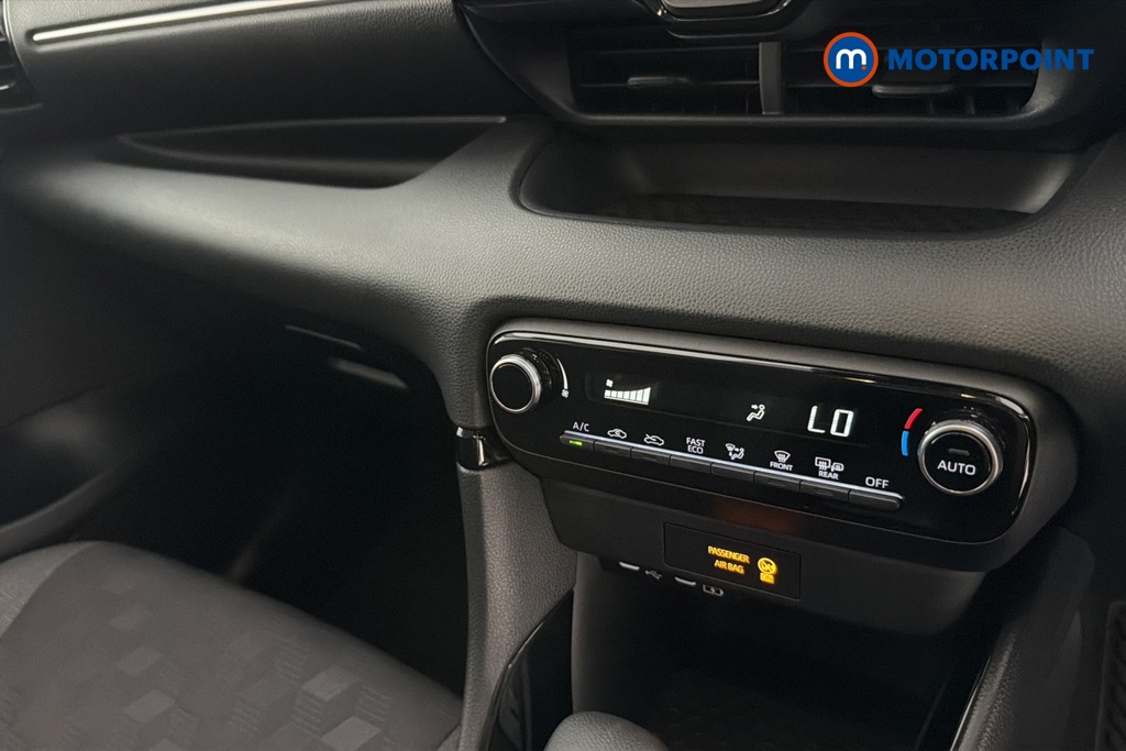 Toyota Yaris Design Automatic Petrol-Electric Hybrid Hatchback - Stock Number (1660011) - 12th supplementary image