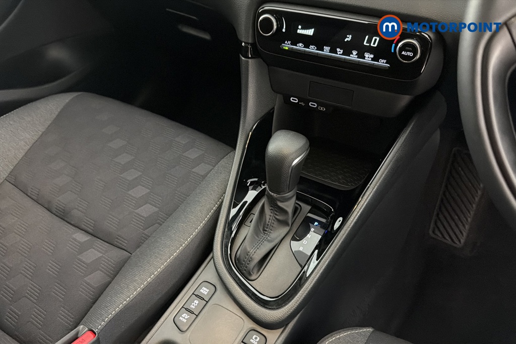 Toyota Yaris Design Automatic Petrol-Electric Hybrid Hatchback - Stock Number (1660011) - 15th supplementary image