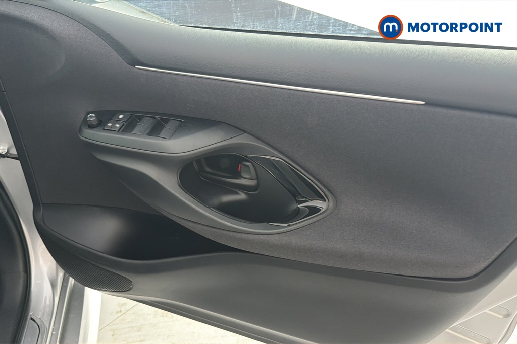 Toyota Yaris Design Automatic Petrol-Electric Hybrid Hatchback - Stock Number (1660011) - 18th supplementary image