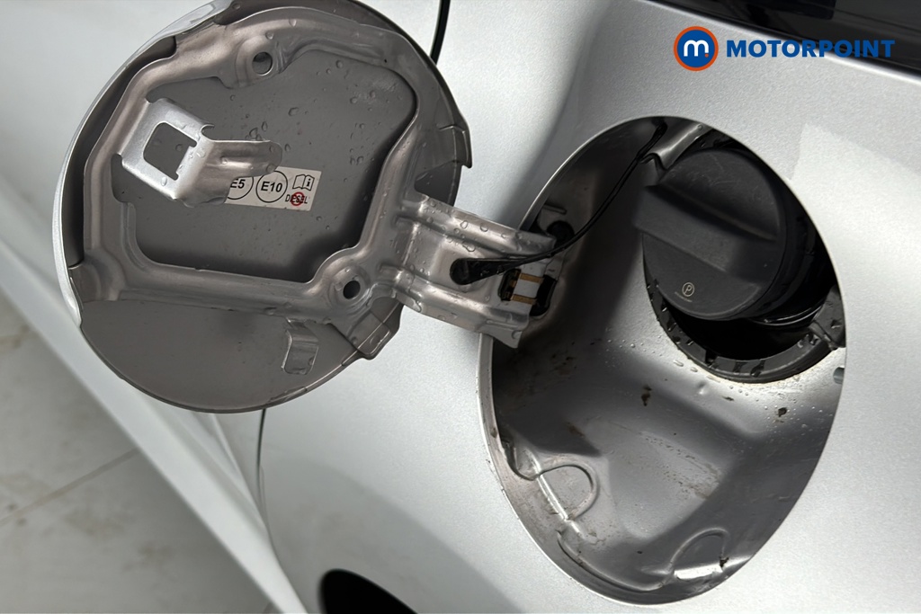 Toyota Yaris Design Automatic Petrol-Electric Hybrid Hatchback - Stock Number (1660011) - 41st supplementary image