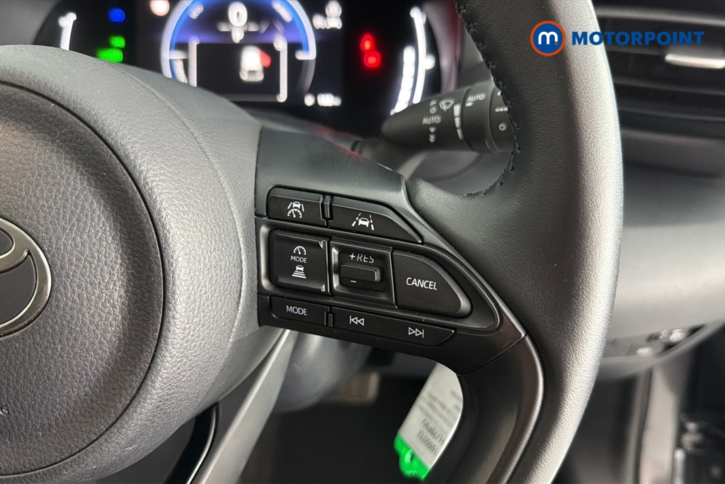 Toyota Yaris Design Automatic Petrol-Electric Hybrid Hatchback - Stock Number (1660012) - 3rd supplementary image