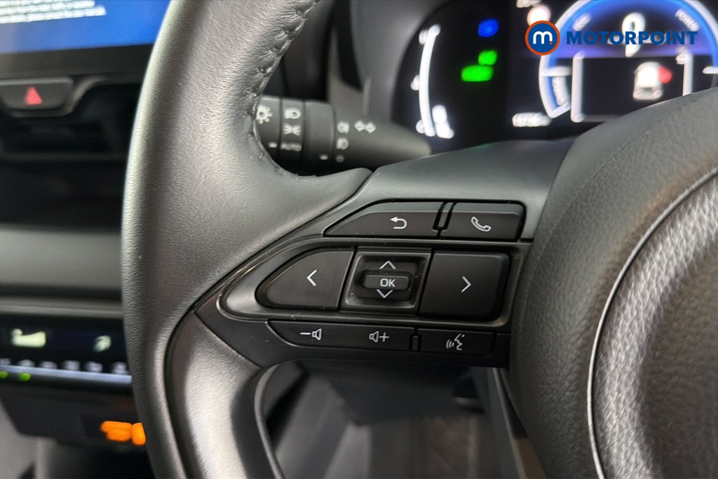 Toyota Yaris Design Automatic Petrol-Electric Hybrid Hatchback - Stock Number (1660012) - 4th supplementary image