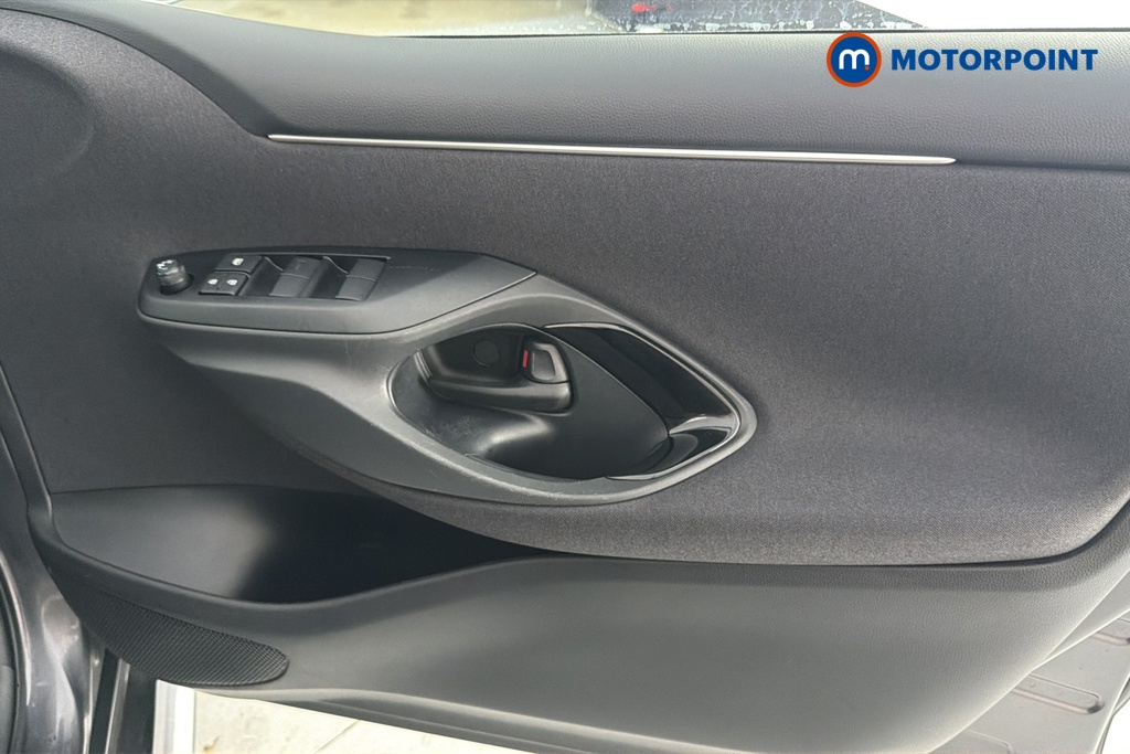 Toyota Yaris Design Automatic Petrol-Electric Hybrid Hatchback - Stock Number (1660012) - 18th supplementary image