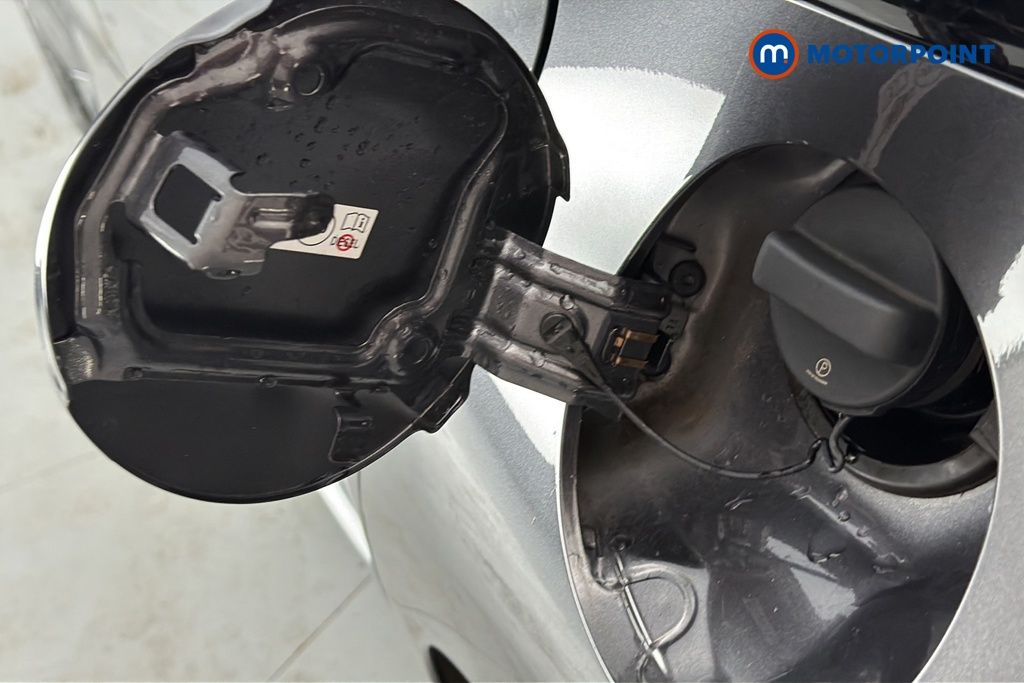 Toyota Yaris Design Automatic Petrol-Electric Hybrid Hatchback - Stock Number (1660012) - 41st supplementary image