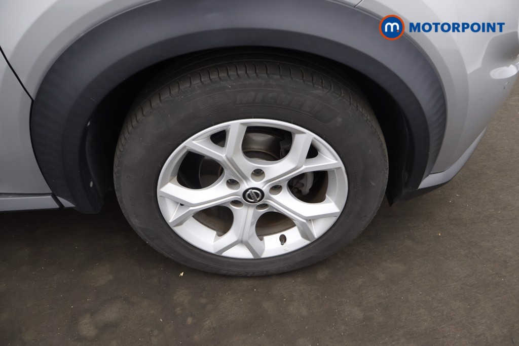 Nissan Juke N-Connecta Manual Petrol SUV - Stock Number (1635256) - 4th supplementary image