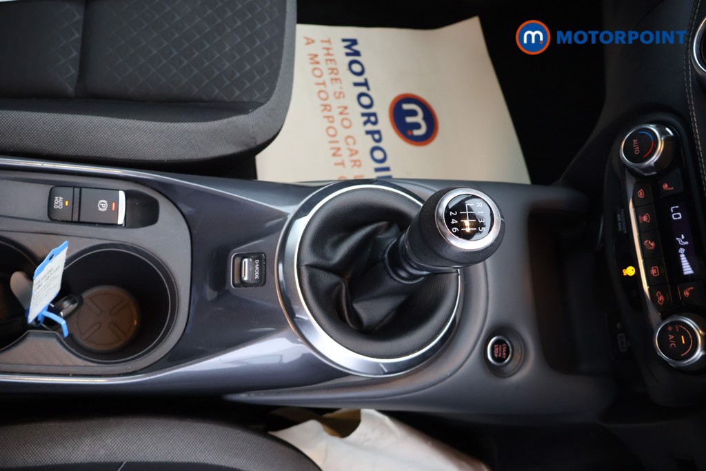 Nissan Juke N-Connecta Manual Petrol SUV - Stock Number (1635256) - 13th supplementary image