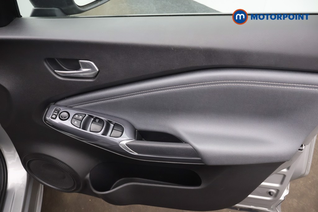 Nissan Juke N-Connecta Manual Petrol SUV - Stock Number (1635256) - 14th supplementary image