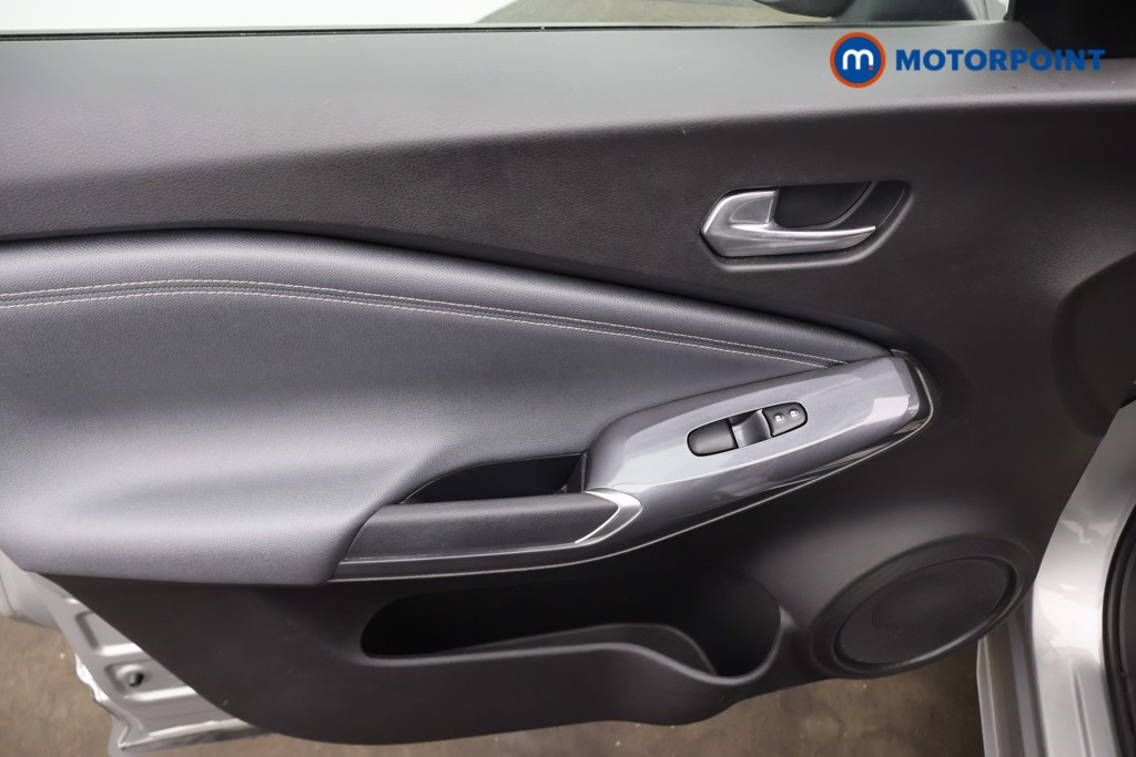 Nissan Juke N-Connecta Manual Petrol SUV - Stock Number (1635256) - 22nd supplementary image