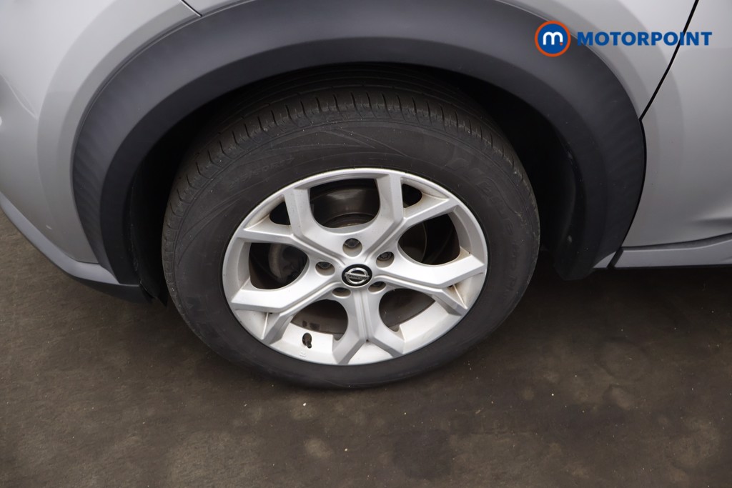 Nissan Juke N-Connecta Manual Petrol SUV - Stock Number (1635256) - 1st supplementary image