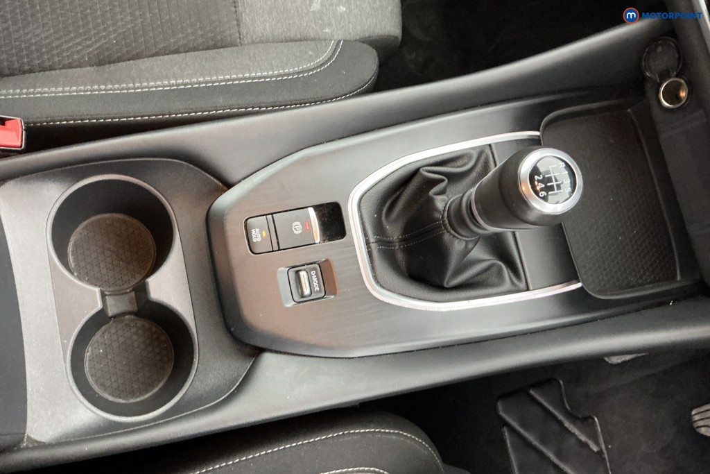 Nissan Qashqai N-Connecta Manual Petrol SUV - Stock Number (1652079) - 9th supplementary image
